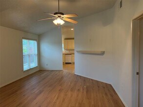 2428 Chestnut Way in Bedford, TX - Building Photo - Building Photo