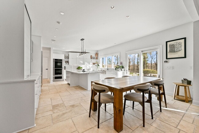 367 Riversville Rd in Greenwich, CT - Building Photo - Building Photo