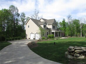 2 Long Hill Rd in Highland Mills, NY - Building Photo - Building Photo