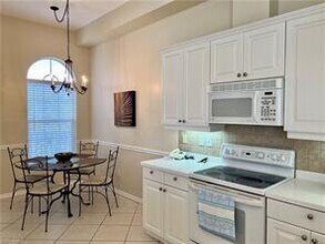 1600 Clermont Dr-Unit -305 in Naples, FL - Building Photo - Building Photo