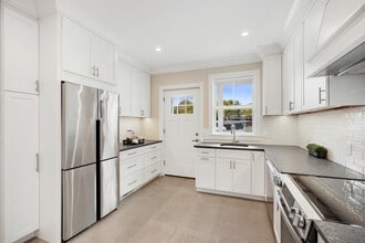 31 East Ave in New Canaan, CT - Building Photo - Building Photo