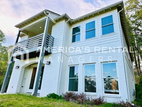 3690 Kirkstone Wy in Vestavia Hills, AL - Building Photo - Building Photo