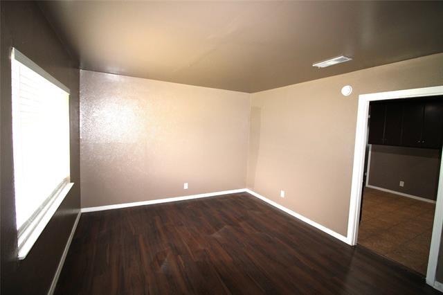 3130 S Llewellyn Ave in Dallas, TX - Building Photo - Building Photo