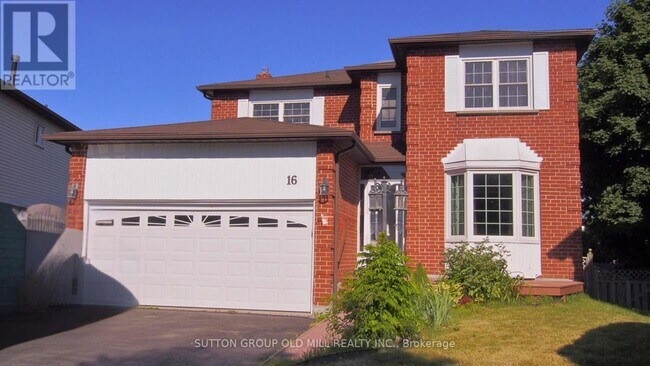 16 Horseshoe Dr in Whitby, ON - Building Photo - Building Photo
