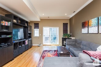 3225 W Fullerton Ave in Chicago, IL - Building Photo - Building Photo