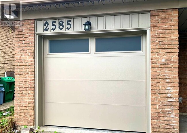property at 2585 Windjammer Rd