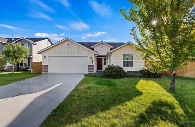 property at 5240 N Diamond Creek Ave