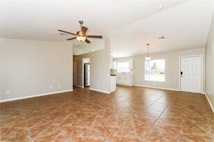 1434 SE 8th Ave in Cape Coral, FL - Building Photo