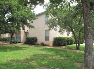 1901-1909 Kingswood Ct in Denton, TX - Foto de edificio - Building Photo