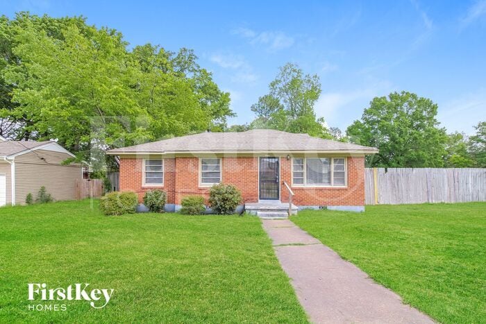 1776 Victoria Ave in Memphis, TN - Building Photo