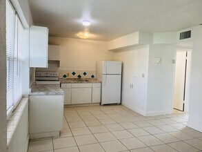 1545 NW 8th Ave & 1600 NW 7th Ct. in Miami, FL - Foto de edificio - Interior Photo