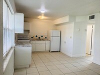 1545 NW 8th Ave & 1600 NW 7th Ct. in Miami, FL - Building Photo - Interior Photo