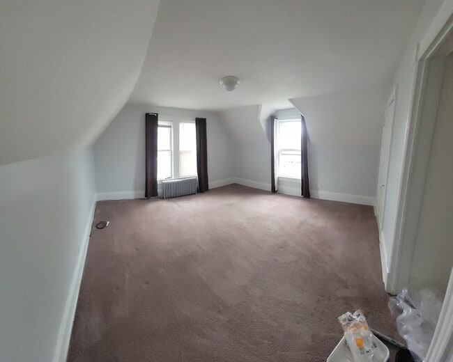 20 E Spring St, Unit Upstairs