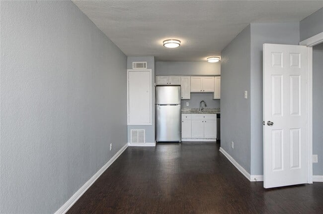 property at 735 W Cavalcade St