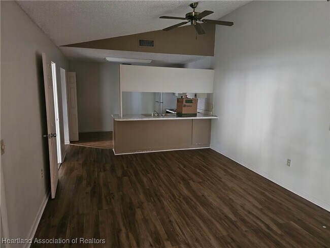 1007 W Pleasant St in Avon Park, FL - Building Photo - Building Photo