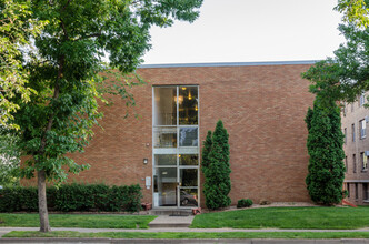 Sela Campus University Apartments in Minneapolis, MN - Foto de edificio - Building Photo