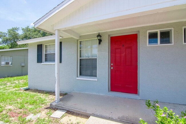 104 Karde Ln in Brandon, FL - Foto de edificio - Building Photo