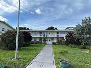 206 Durham E in Deerfield Beach, FL - Building Photo - Building Photo