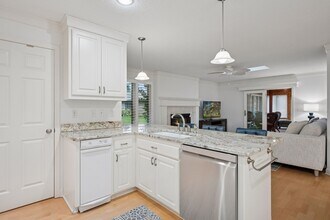 145 Holly Ln N in Plymouth, MN - Building Photo - Building Photo