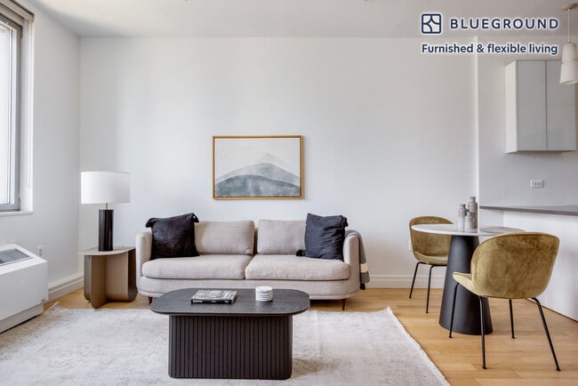 550 W 54th St in New York, NY - Building Photo - Building Photo