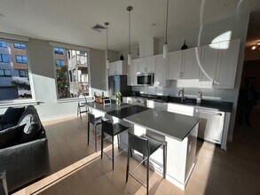 167 Newbury St, Unit 206 in Portland, ME - Foto de edificio - Building Photo