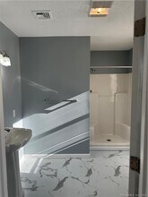60 Southdown Dr in Bristol, CT - Building Photo - Building Photo