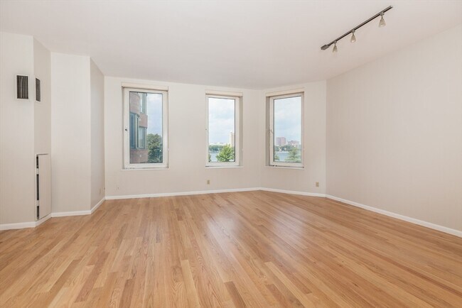 492 Beacon St in Boston, MA - Foto de edificio - Building Photo