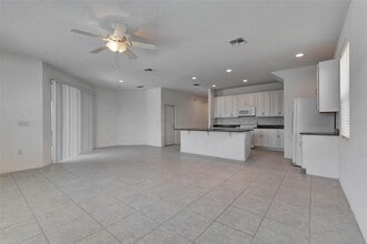 2311 Victoria Dr in Davenport, FL - Building Photo - Building Photo