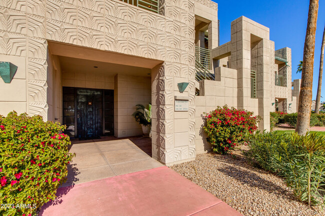 2802 E Camino Acequia Dr in Phoenix, AZ - Foto de edificio - Building Photo