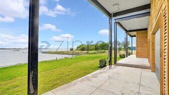 Unit in Seabrook, TX - Building Photo
