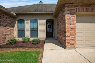 103 Still Waters Rd in Broussard, LA - Building Photo - Building Photo