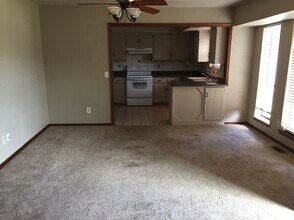 240 E Platt Dr in Yukon, OK - Building Photo - Building Photo