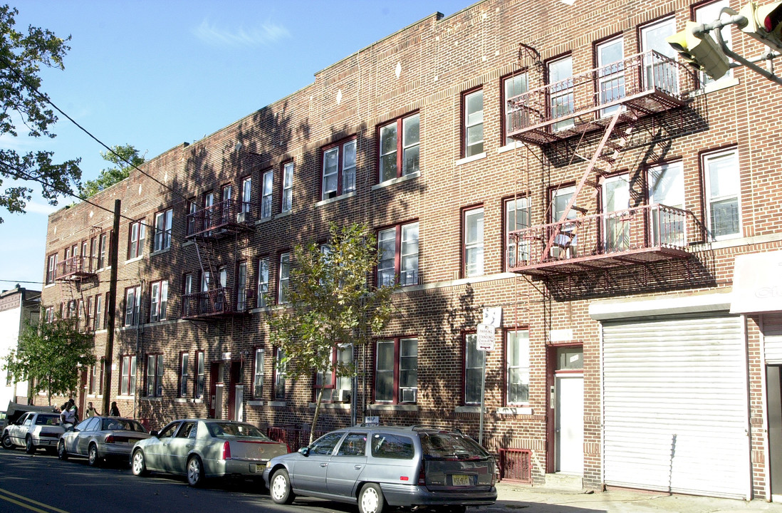 Golden Brick in Newark, NJ - Building Photo