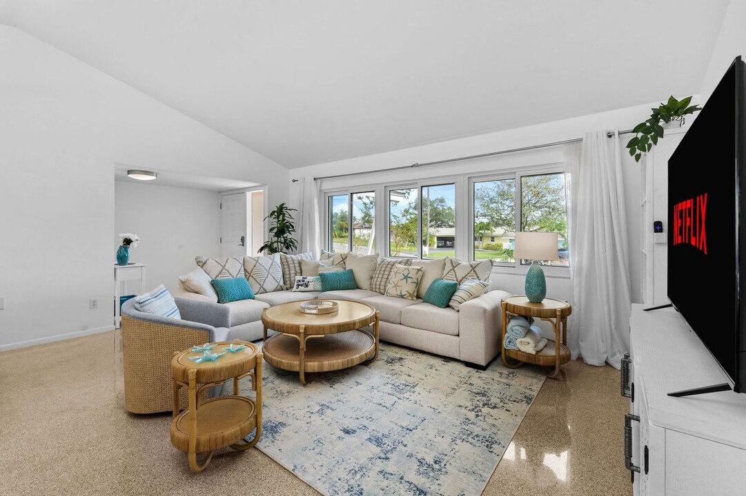 1536 Brookside Blvd in Largo, FL - Building Photo