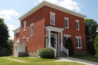 208 Grand Ave, Unit 1 in Saratoga Springs, NY - Building Photo - Building Photo