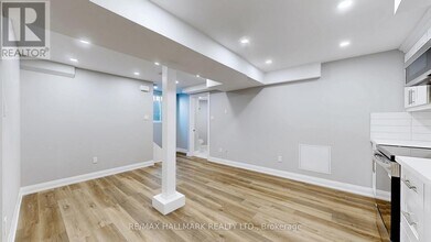 6384 Plowmans Heath in Mississauga, ON - Building Photo - Building Photo