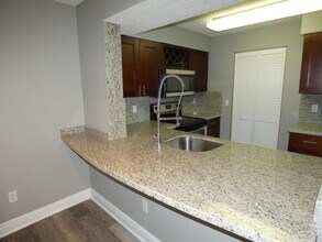 2280 E Preserve Way in Miramar, FL - Foto de edificio - Building Photo
