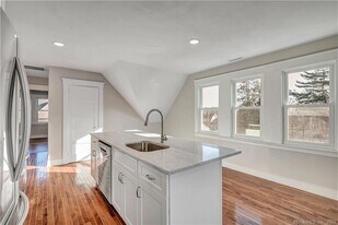 22 Hubinger St in New Haven, CT - Building Photo