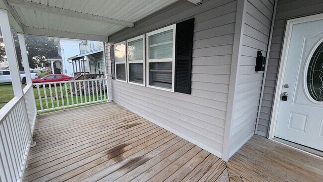 15 1st Ave, Unit Front Apartment in Franklinville, NY - Building Photo - Building Photo
