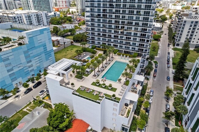 600 NE 27th St in Miami, FL - Building Photo - Building Photo