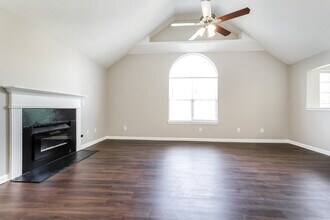 3827 Waldrop Hills Dr in Decatur, GA - Foto de edificio - Building Photo