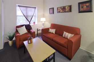 University Park Apartments in Cincinnati, OH - Foto de edificio - Building Photo