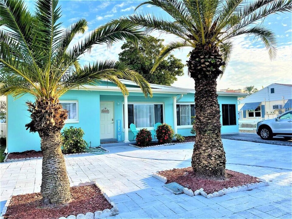 113 174TH Ave E in Redington Shores, FL - Building Photo
