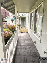 2383 SE 61st Ln in Hillsboro, OR - Foto de edificio - Building Photo