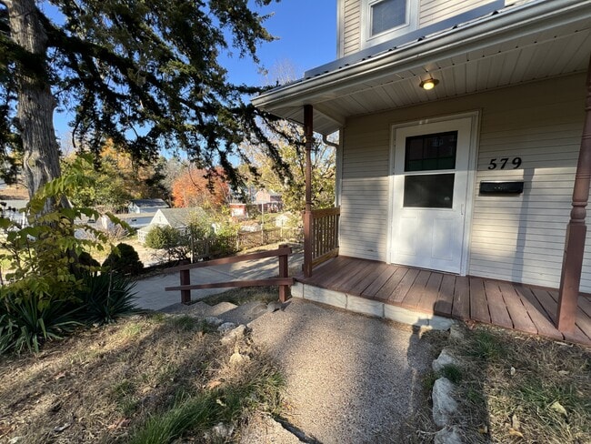 579 W 16th St in Dubuque, IA - Building Photo - Building Photo