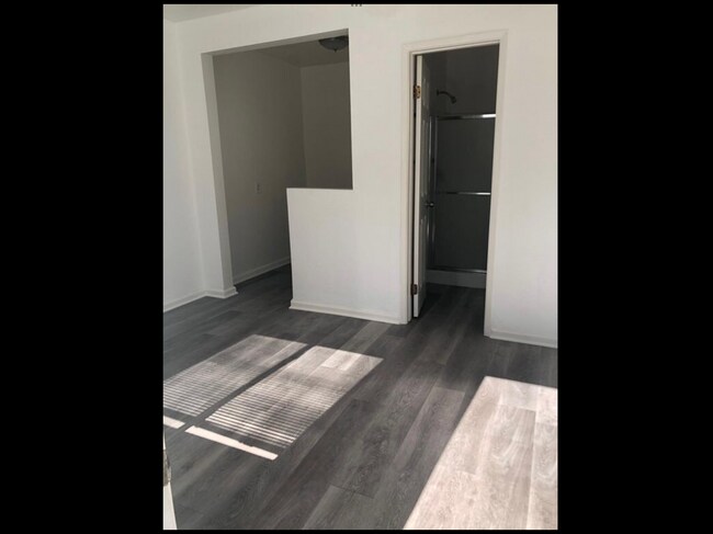 2913 2nd St, Unit 2911 - Front in Santa Monica, CA - Building Photo - Building Photo