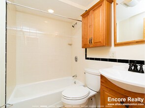 27 Phillips St, Unit 3 in Boston, MA - Building Photo - Building Photo