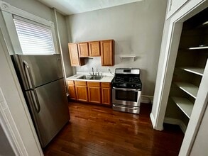 3704 Eastern Ave, Unit 2 in Cincinnati, OH - Foto de edificio - Building Photo