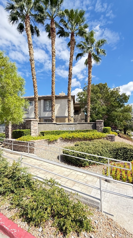 property at 1604 Queen Victoria St