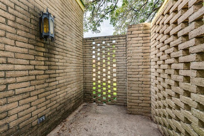 8117 West Ct in Austin, TX - Building Photo - Building Photo